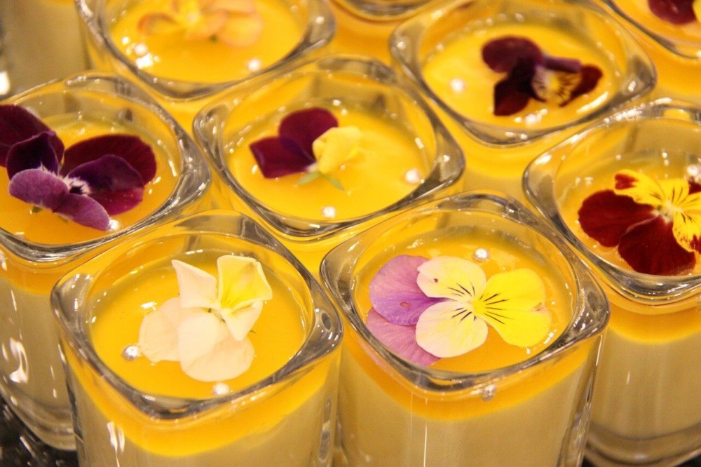 Edible flowers for desserts (1)